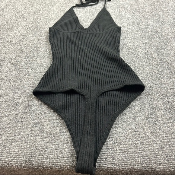 ABERCROMBIE & FITCH Women’s Black Ribbed Halter Top V-neck bodysuit size Small - Picture 2 of 8